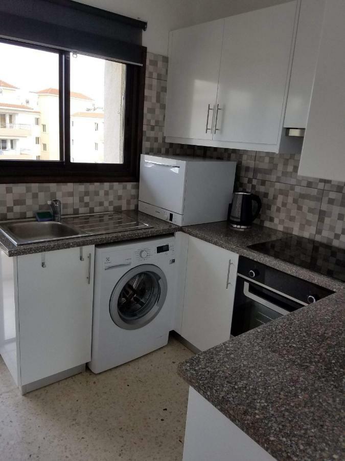 Kings Avenue - Natalia'S Apt Пафос Экстерьер фото